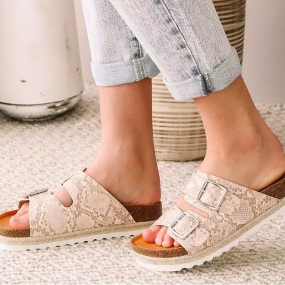 DV by Dolce Vita Carther Tan Snake Print Sandals Womens Size 8.5 Faux Leather - Picture 2 of 8